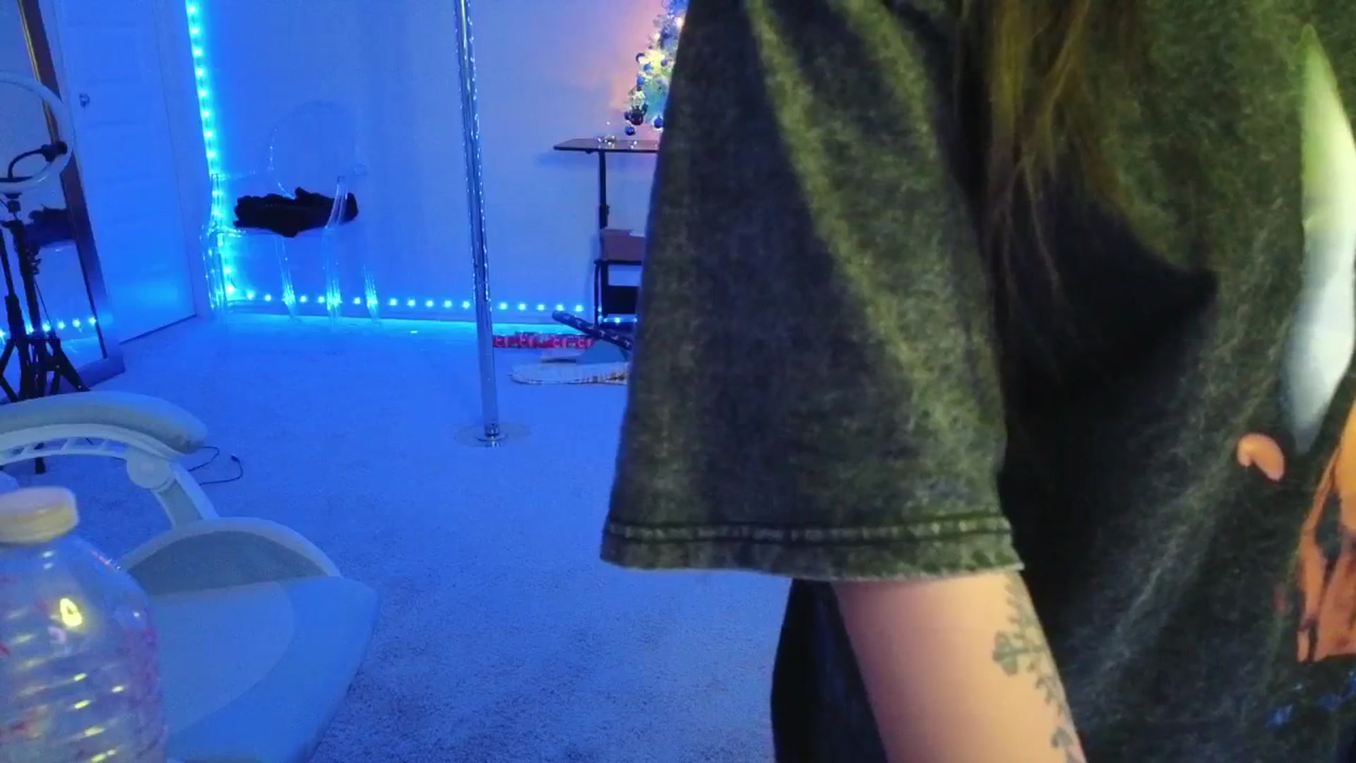 Gallery image thumbnail from dolllface's myfreecams stream on, 12/22/2025, 10:06 image 2 of 20