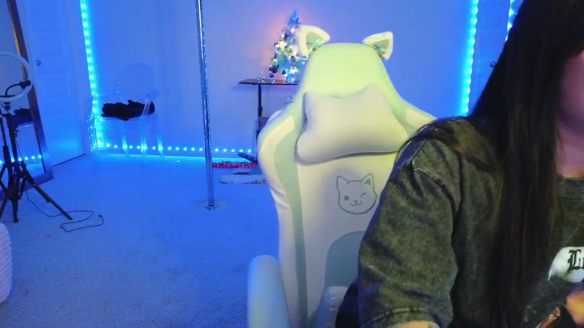 Gallery image thumbnail from dolllface's myfreecams stream on, 12/22/2025, 10:06 image 5 of 20