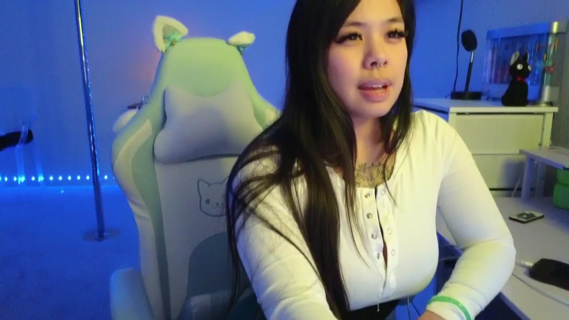 Gallery image thumbnail from dolllface's myfreecams stream on, 12/24/2025, 09:38 image 17 of 20