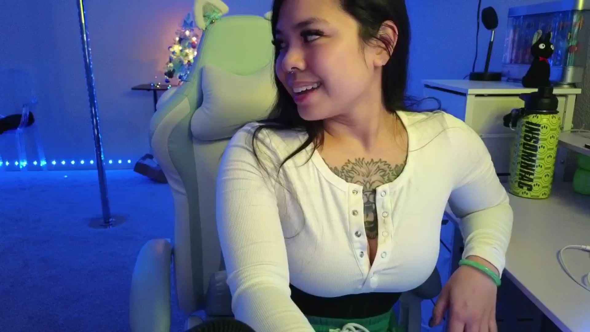 Gallery image thumbnail from dolllface's myfreecams stream on, 12/24/2025, 09:38 image 8 of 20