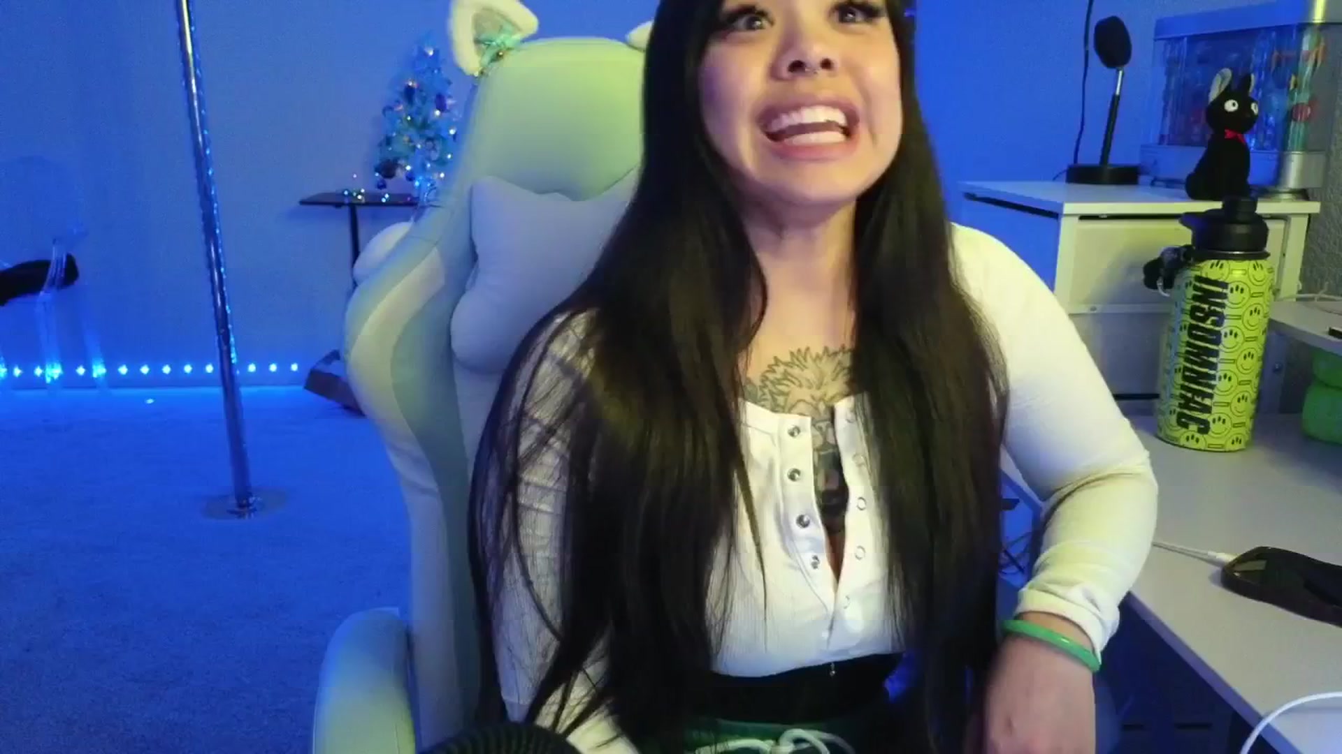 Gallery image thumbnail from dolllface's myfreecams stream on, 12/24/2025, 09:38 image 5 of 20