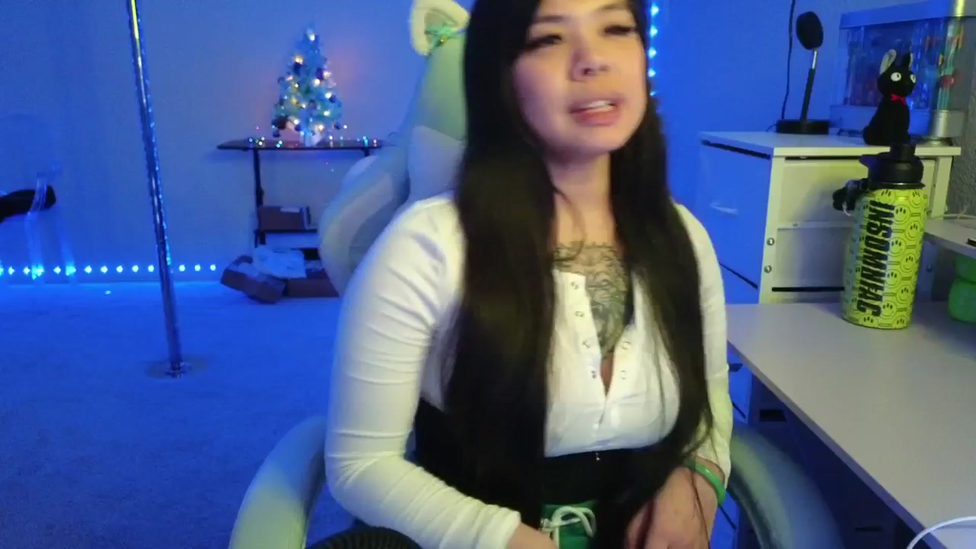 Gallery image thumbnail from dolllface's myfreecams stream on, 12/24/2025, 09:38 image 4 of 20