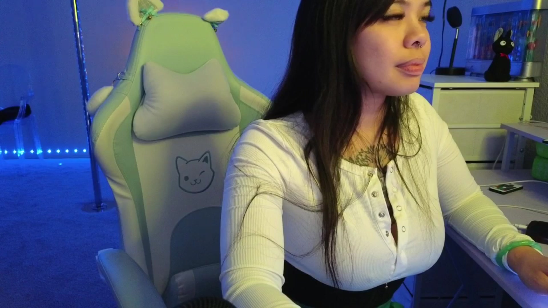 Gallery image thumbnail from dolllface's myfreecams stream on, 12/24/2025, 09:38 image 15 of 20