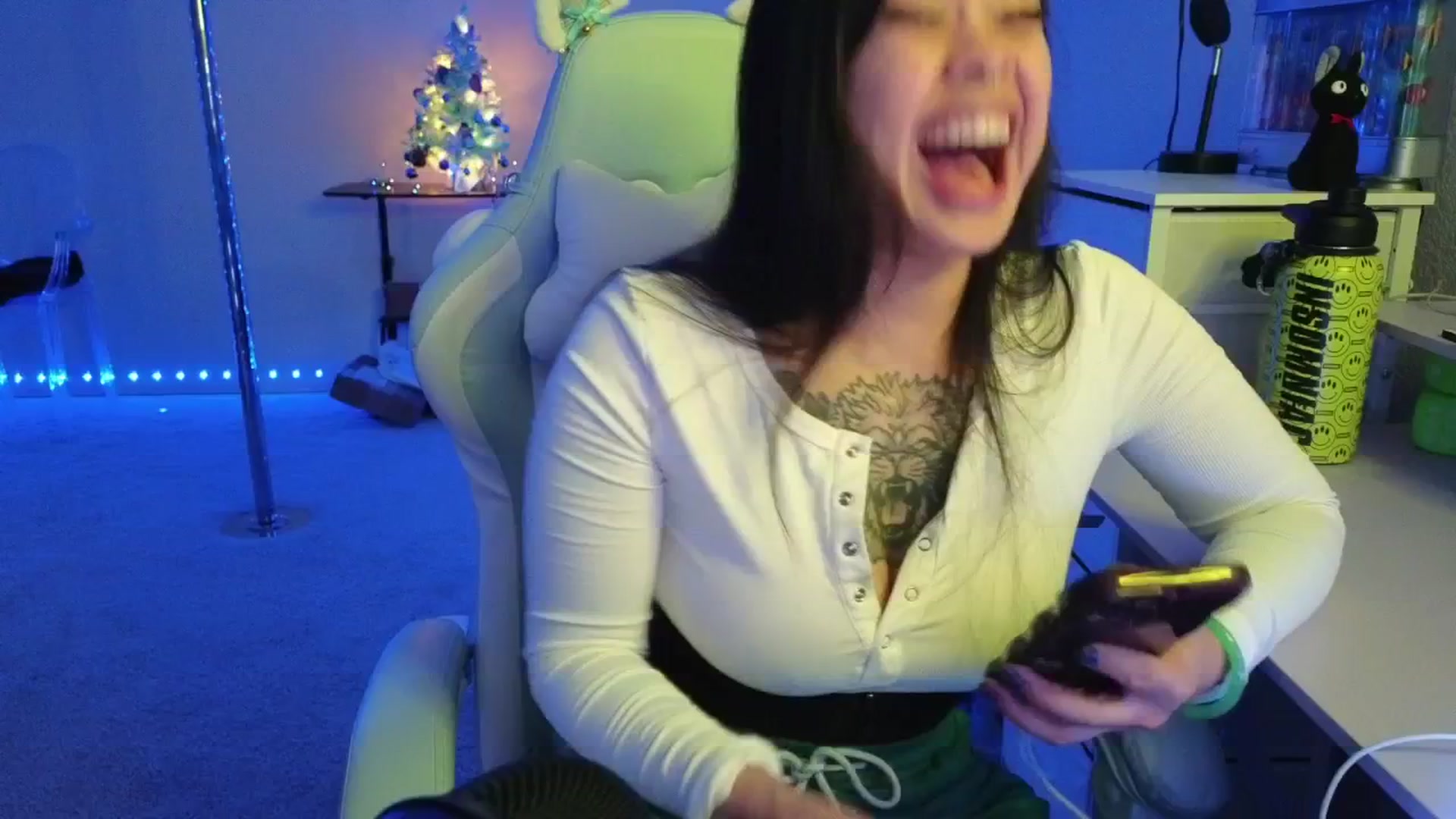 Gallery image thumbnail from dolllface's myfreecams stream on, 12/24/2025, 09:38 image 2 of 20