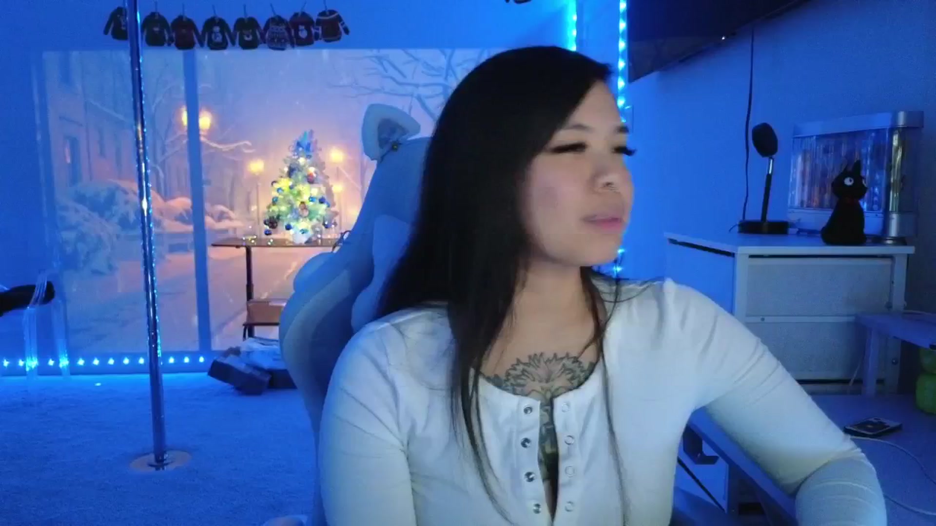 Gallery image thumbnail from dolllface's myfreecams stream on, 12/24/2025, 10:04 image 8 of 20