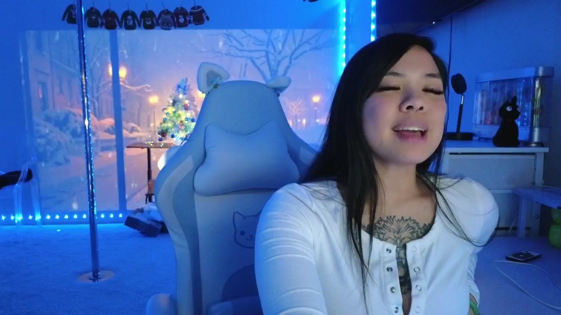 Gallery image thumbnail from dolllface's myfreecams stream on, 12/24/2025, 10:04 image 7 of 20