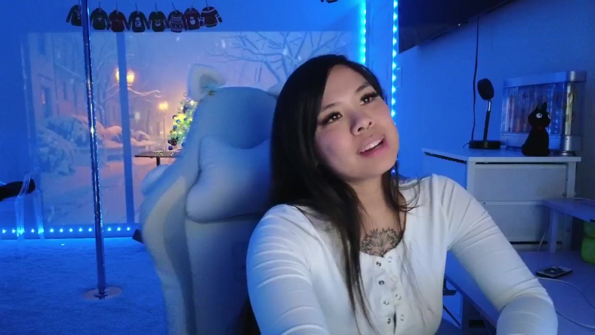 Gallery image thumbnail from dolllface's myfreecams stream on, 12/24/2025, 10:04 image 12 of 20
