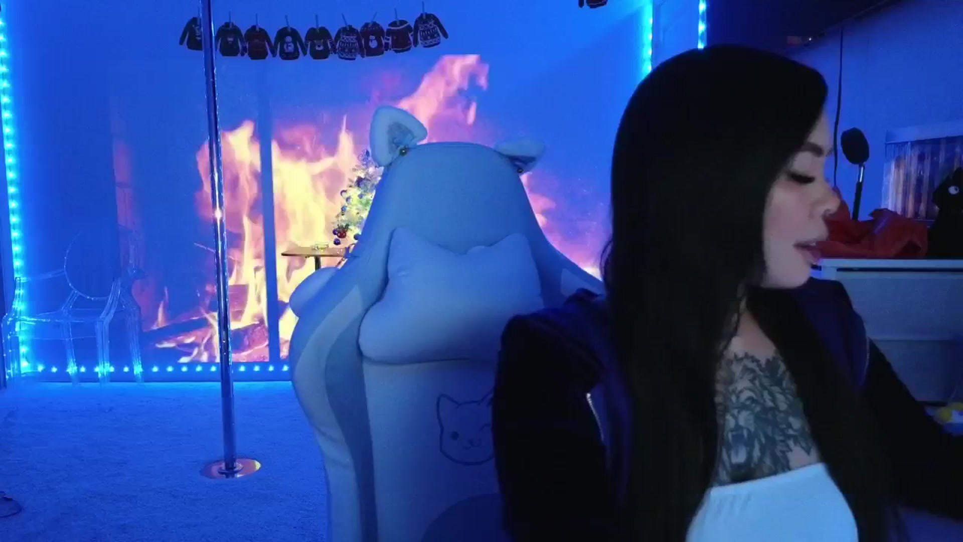 Gallery image thumbnail from dolllface's myfreecams stream on, 12/25/2025, 05:09 image 8 of 20