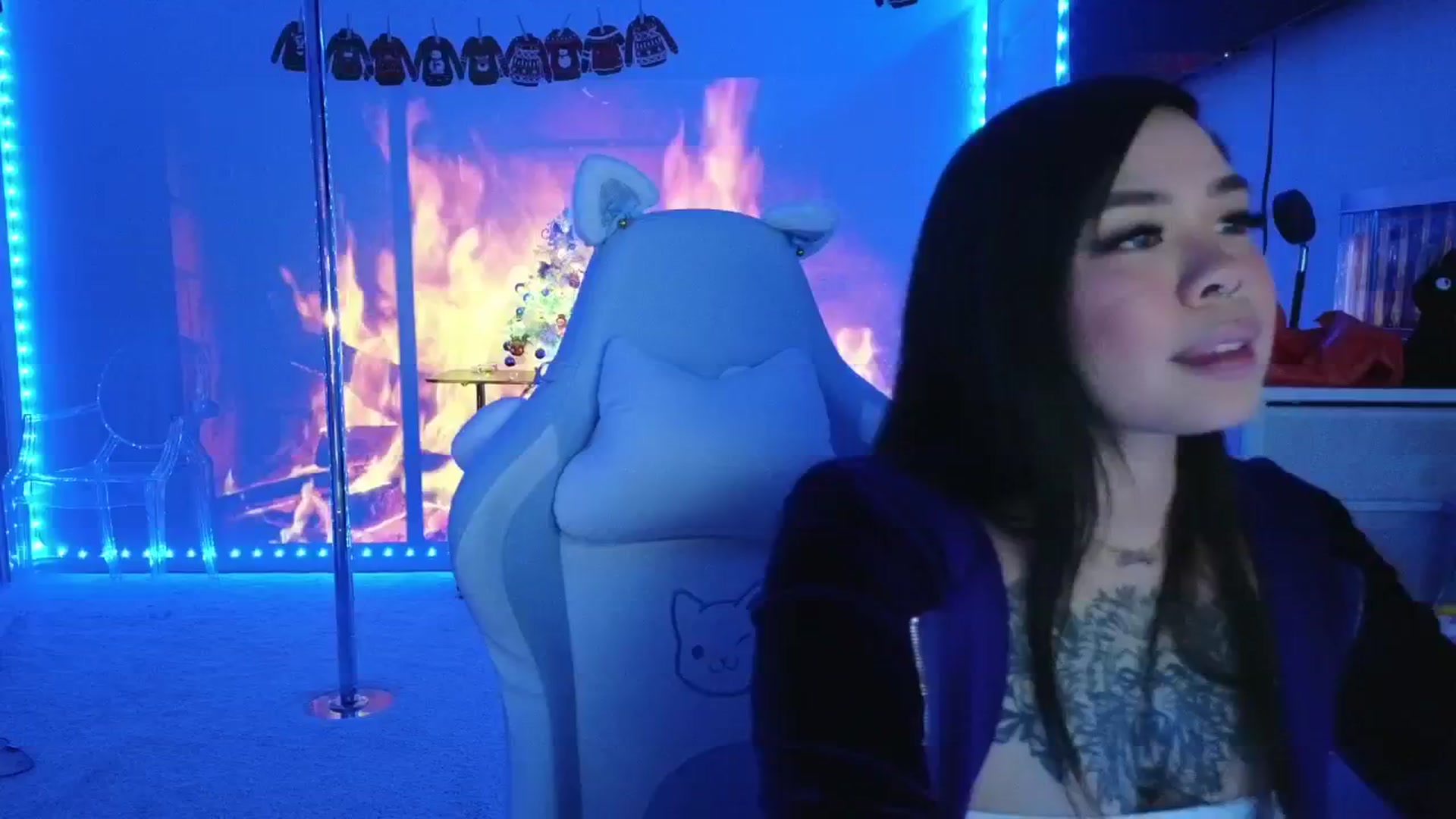 Gallery image thumbnail from dolllface's myfreecams stream on, 12/25/2025, 05:09 image 7 of 20
