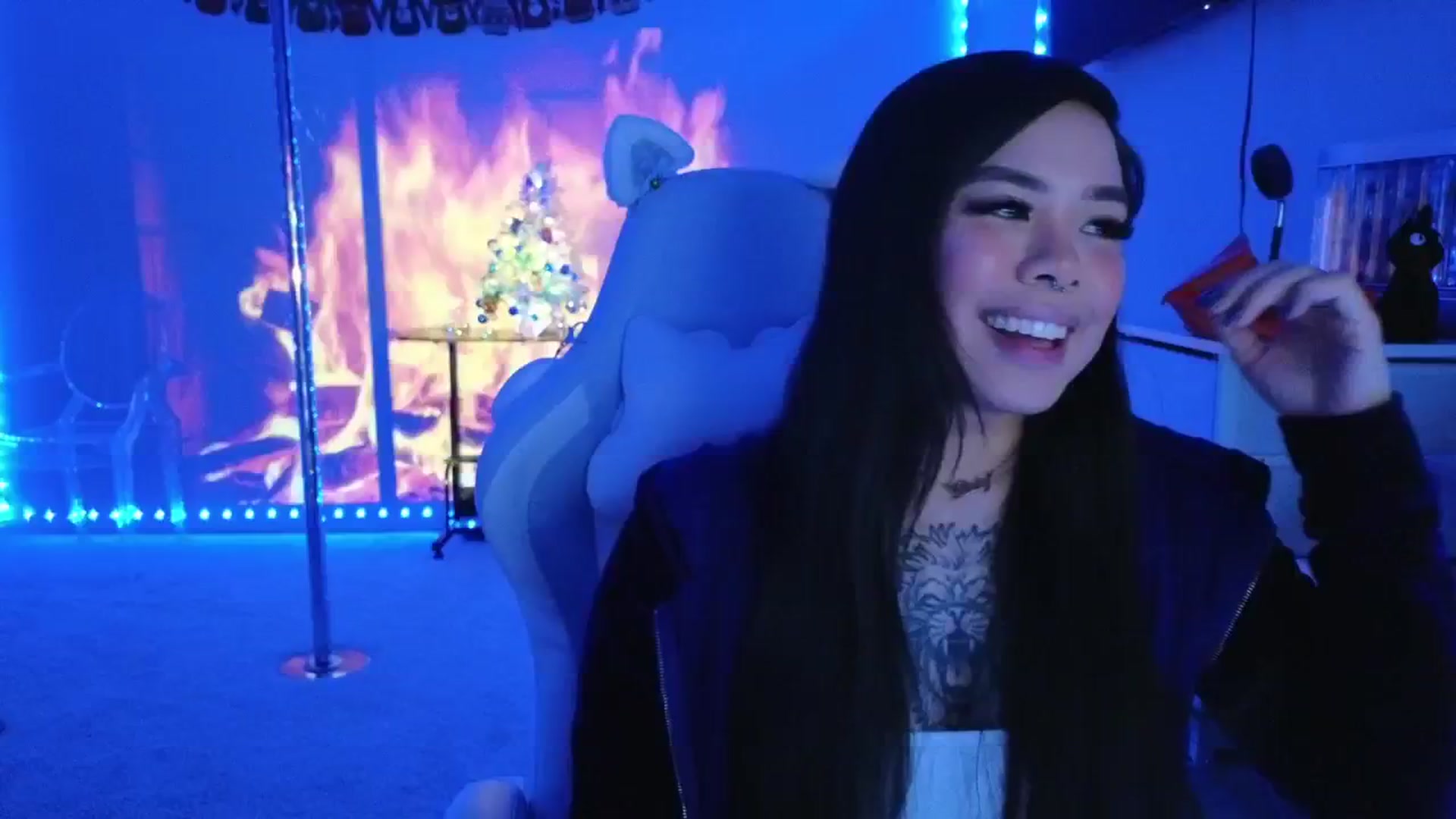 Gallery image thumbnail from dolllface's myfreecams stream on, 12/25/2025, 05:09 image 13 of 20