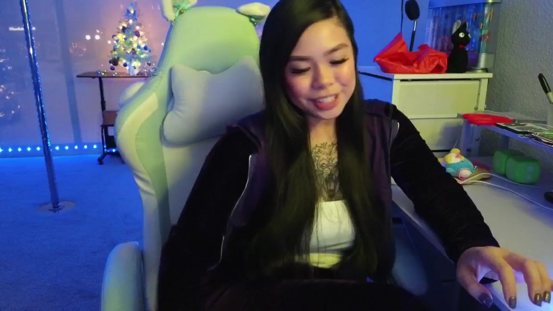 Gallery image thumbnail from dolllface's myfreecams stream on, 12/25/2025, 05:09 image 3 of 20