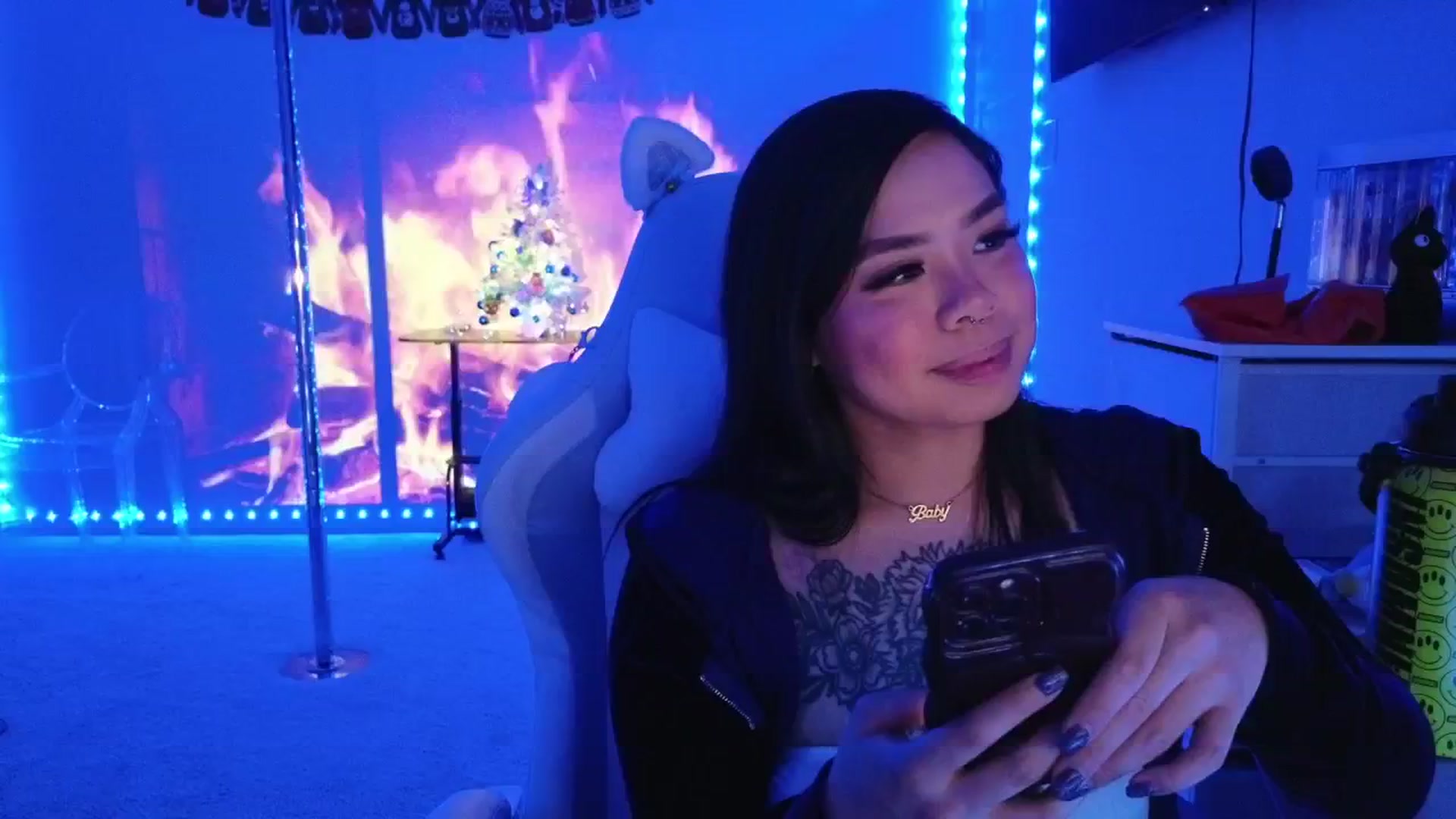 Gallery image thumbnail from dolllface's myfreecams stream on, 12/25/2025, 05:09 image 20 of 20