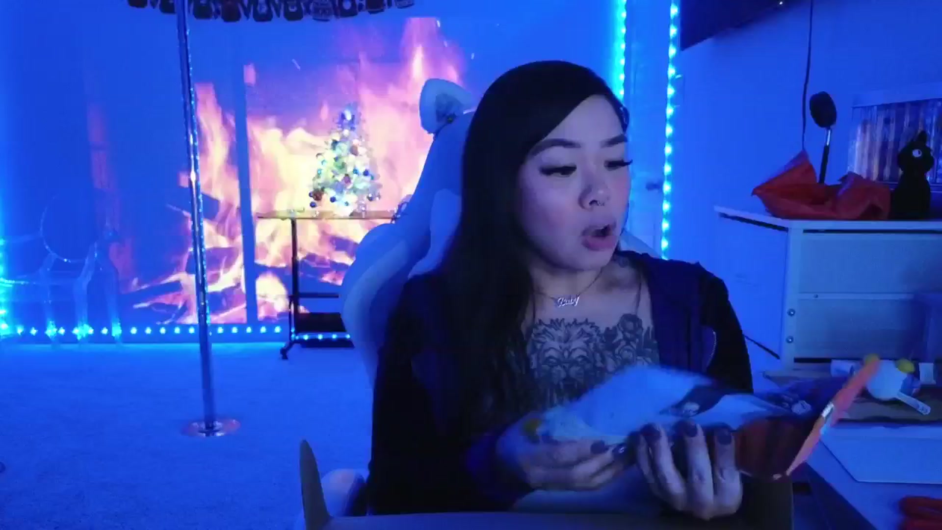 Gallery image thumbnail from dolllface's myfreecams stream on, 12/25/2025, 05:09 image 11 of 20