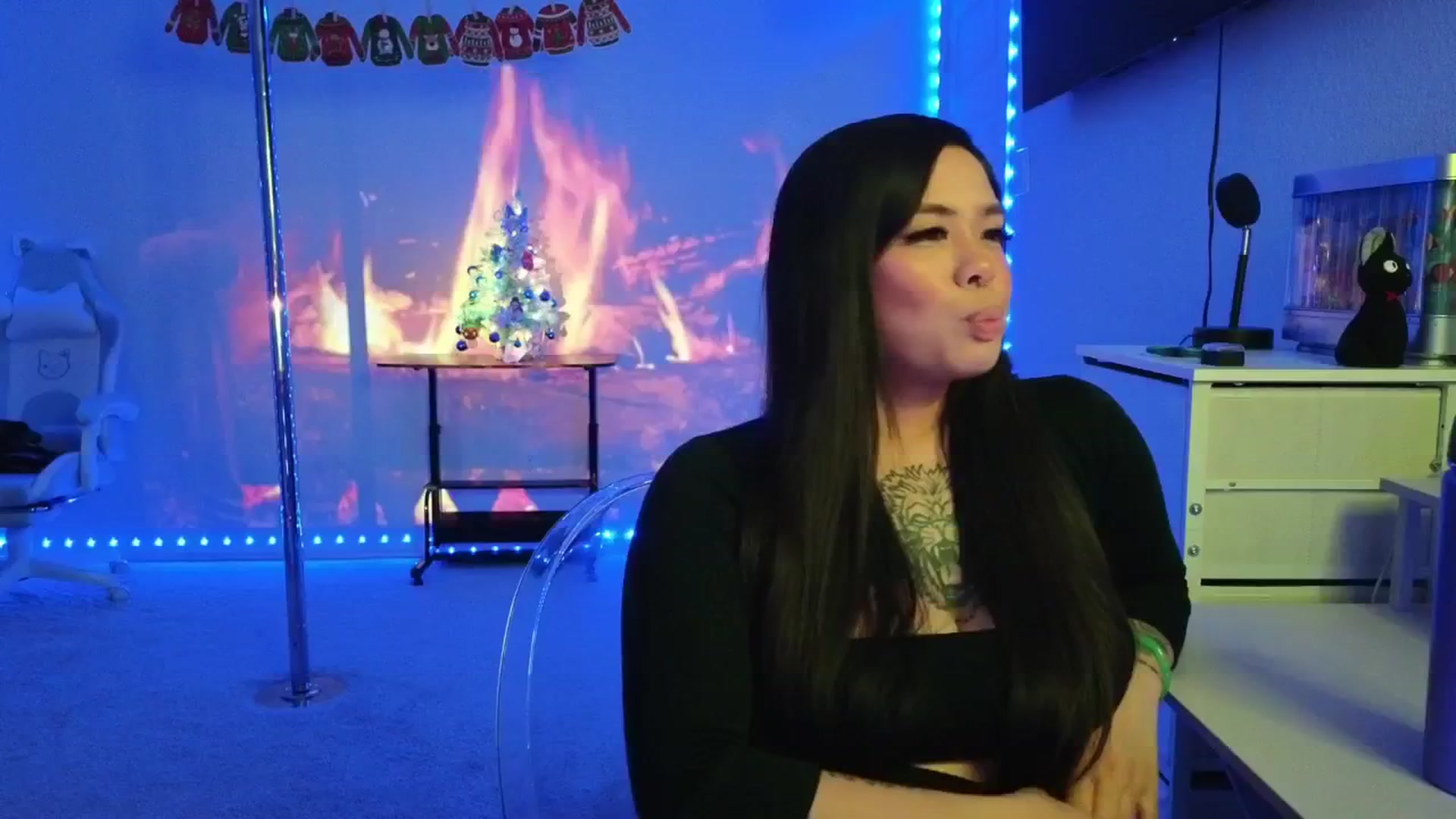 Gallery image thumbnail from dolllface's myfreecams stream on, 12/27/2025, 03:46 image 4 of 20