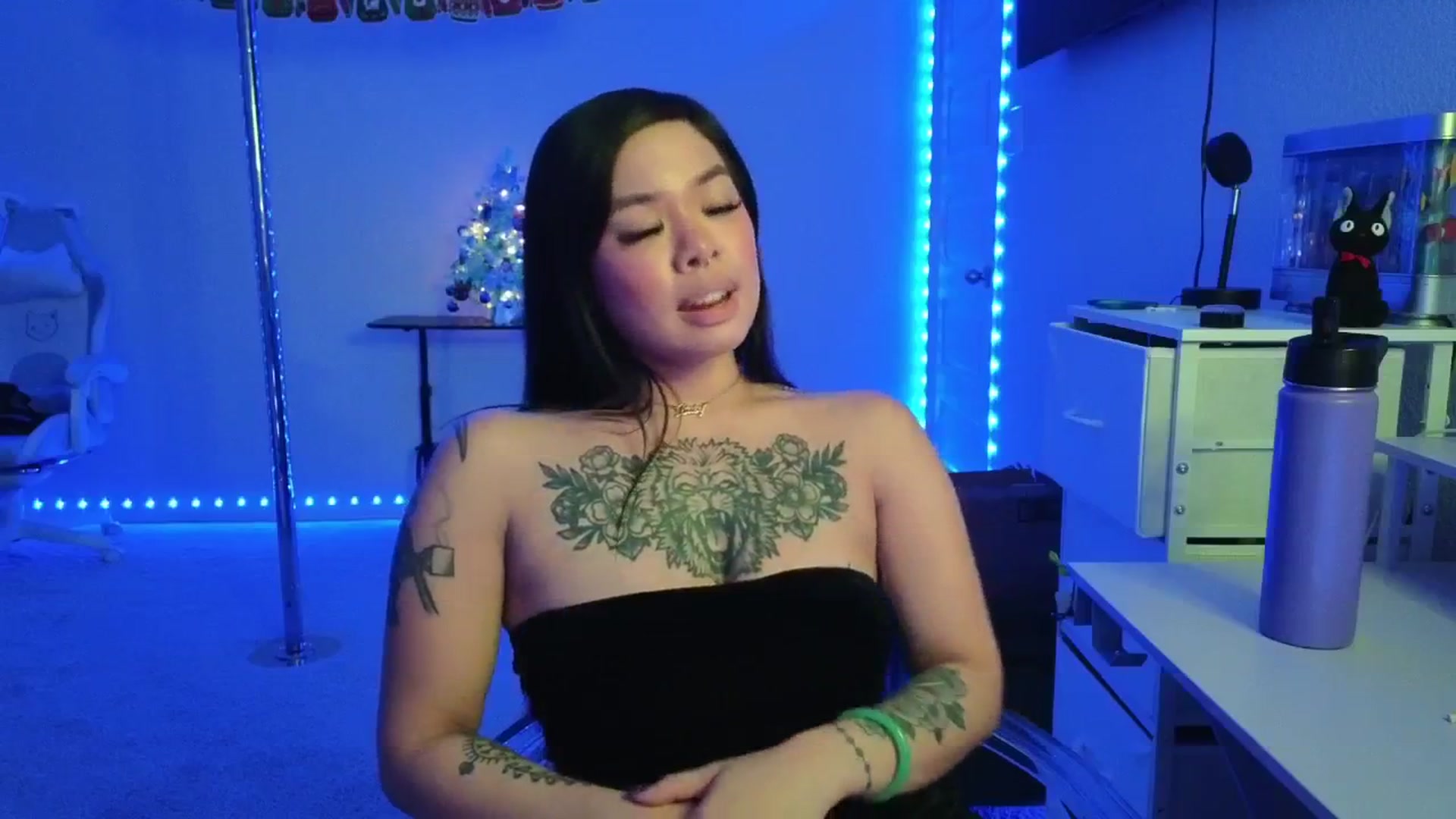 Gallery image thumbnail from dolllface's myfreecams stream on, 12/28/2025, 03:49 image 11 of 20