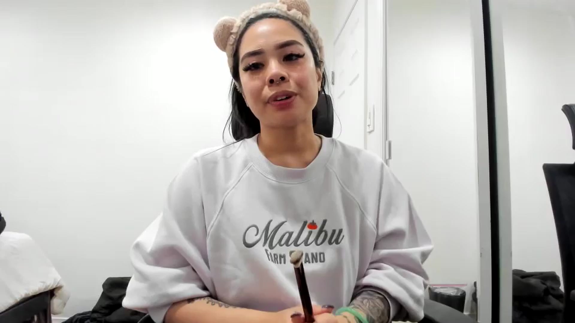 Gallery image thumbnail from dolllface's myfreecams stream on, 12/31/2025, 21:32 image 5 of 20