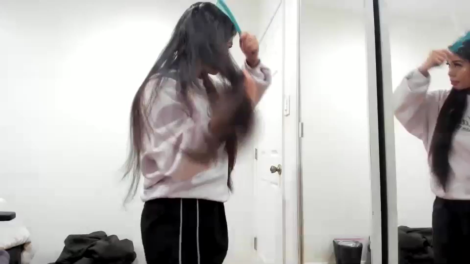Gallery image thumbnail from dolllface's myfreecams stream on, 12/31/2025, 21:32 image 18 of 20
