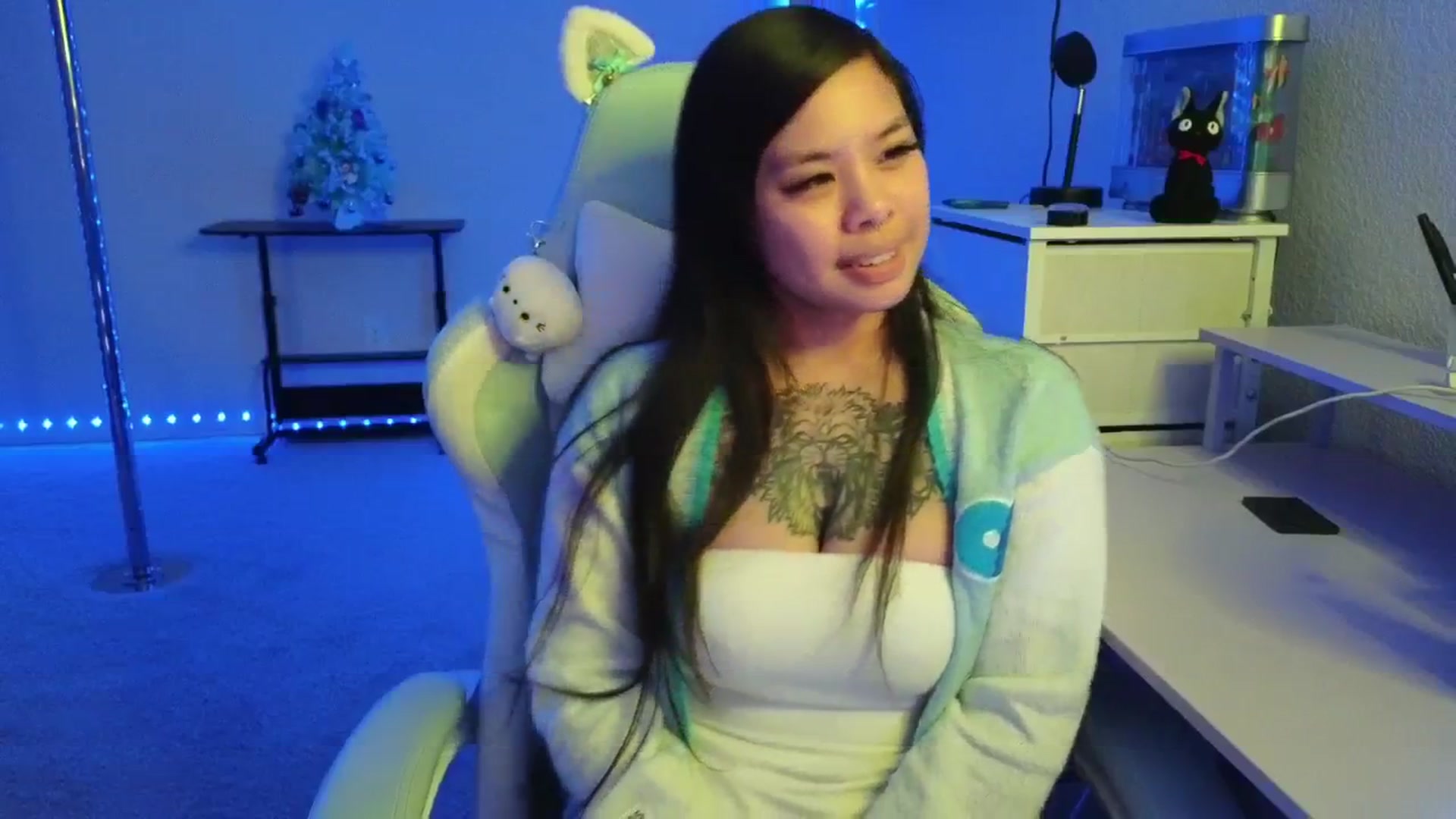 Gallery image thumbnail from dolllface's myfreecams stream on, 01/05/2026, 09:30 image 12 of 20