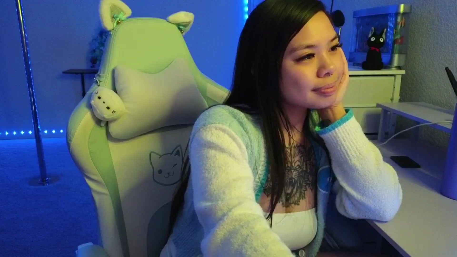 Gallery image thumbnail from dolllface's myfreecams stream on, 01/05/2026, 09:30 image 14 of 20