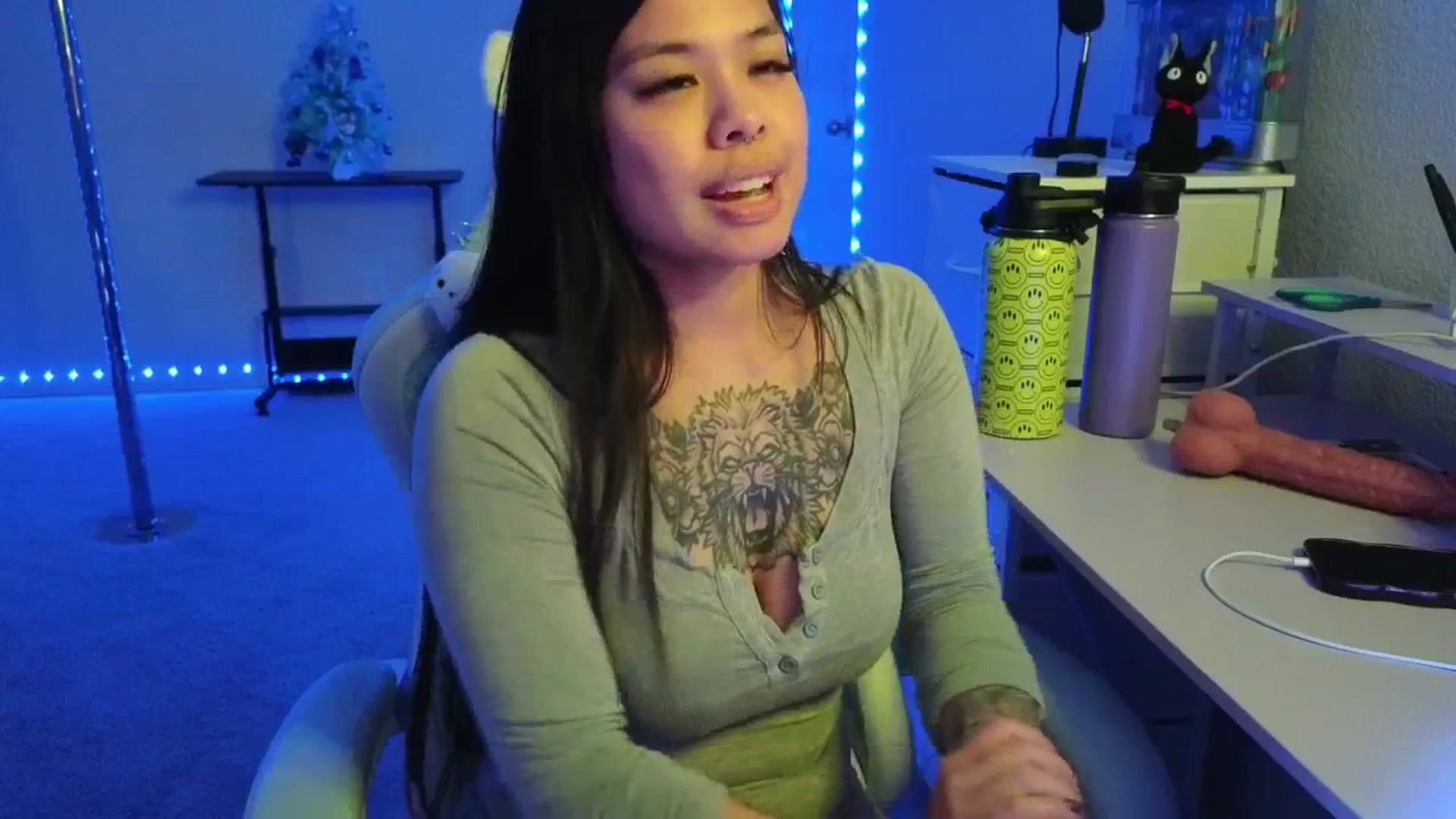 Gallery image thumbnail from dolllface's myfreecams stream on, 01/06/2026, 08:59 image 5 of 20
