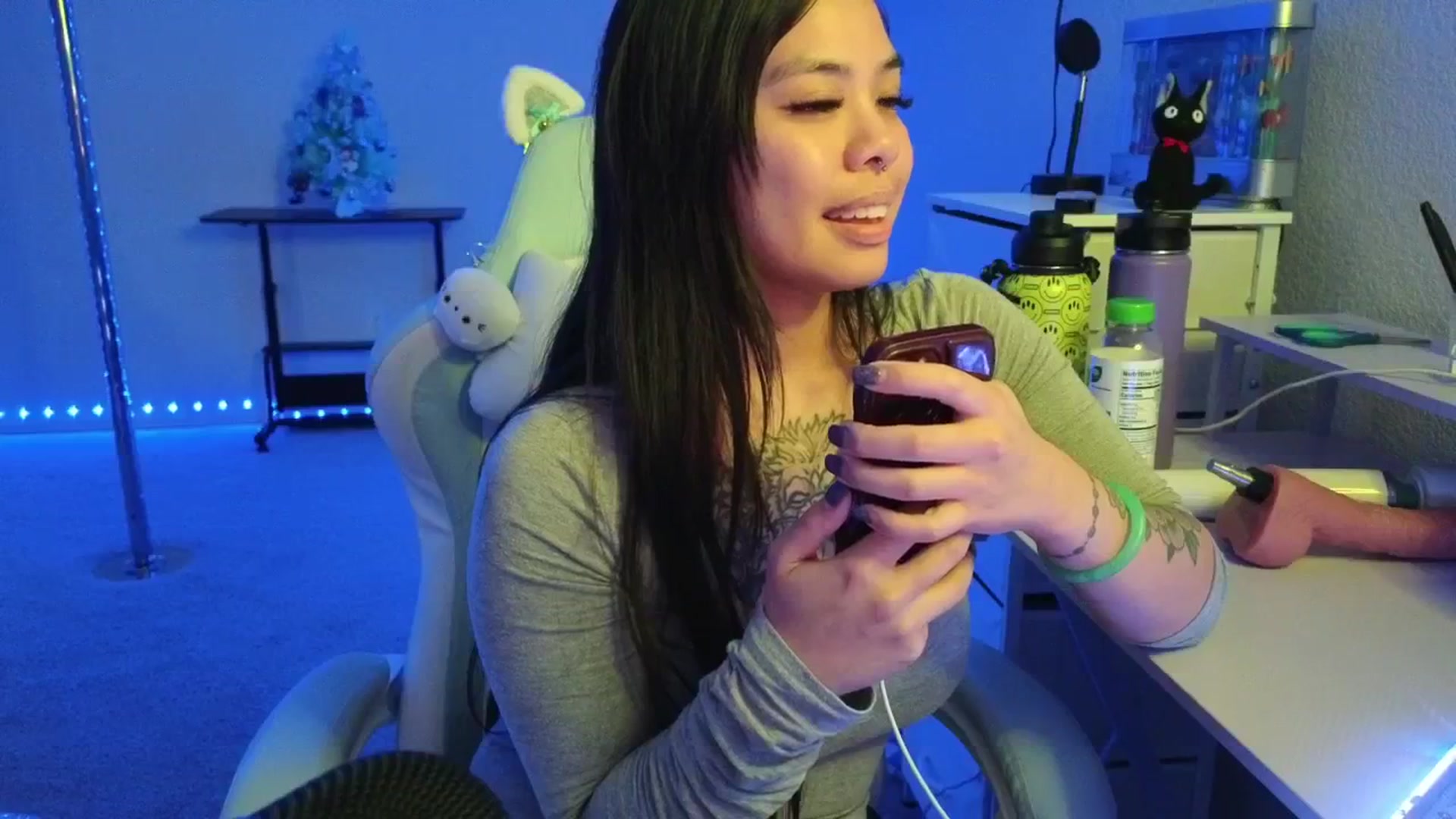 Gallery image thumbnail from dolllface's myfreecams stream on, 01/06/2026, 08:59 image 13 of 20