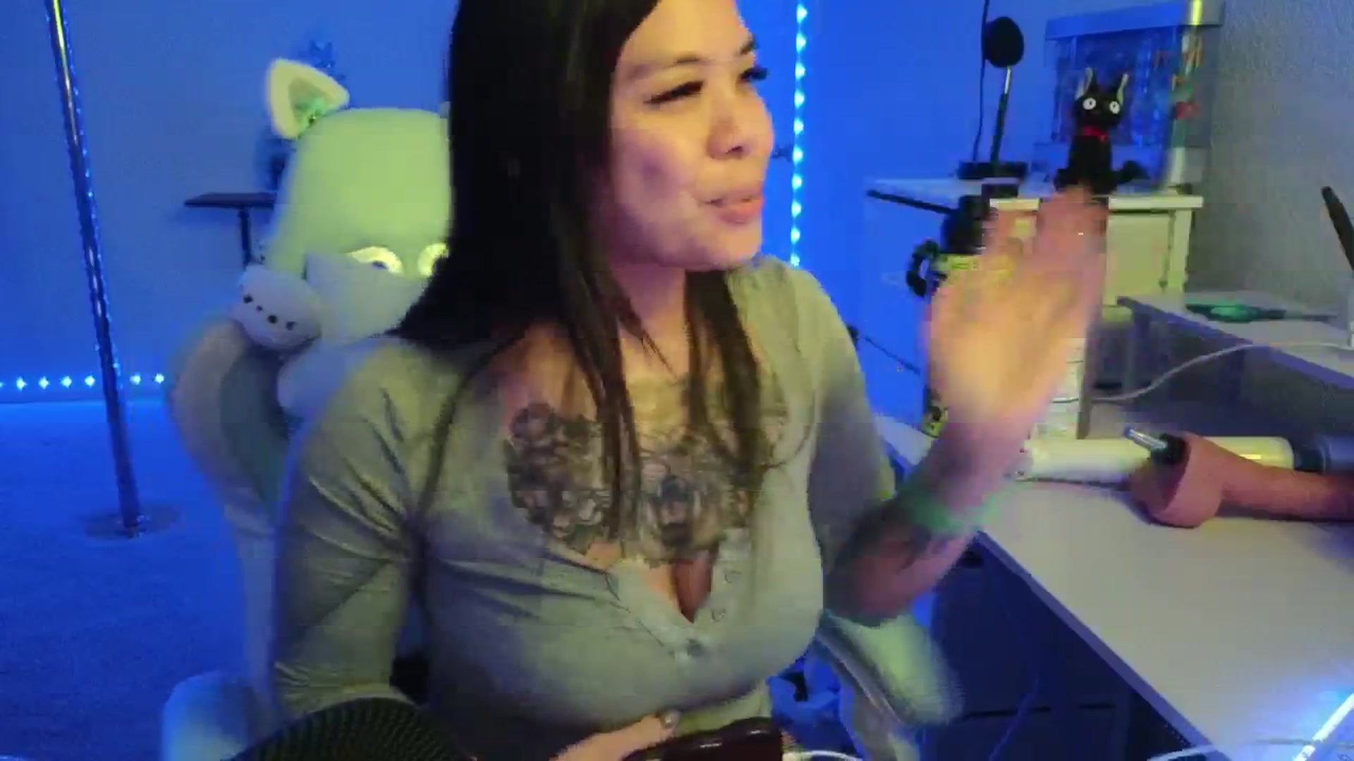Gallery image thumbnail from dolllface's myfreecams stream on, 01/06/2026, 08:59 image 12 of 20