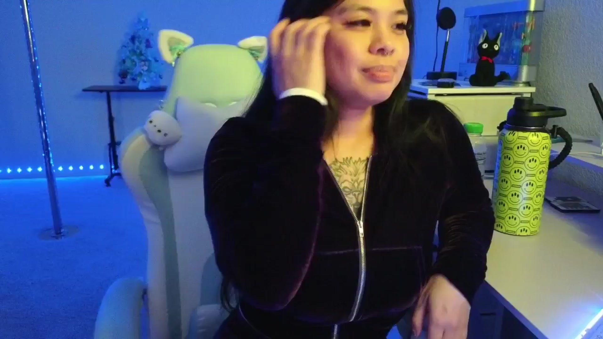 Gallery image thumbnail from dolllface's myfreecams stream on, 01/07/2026, 08:35 image 16 of 20