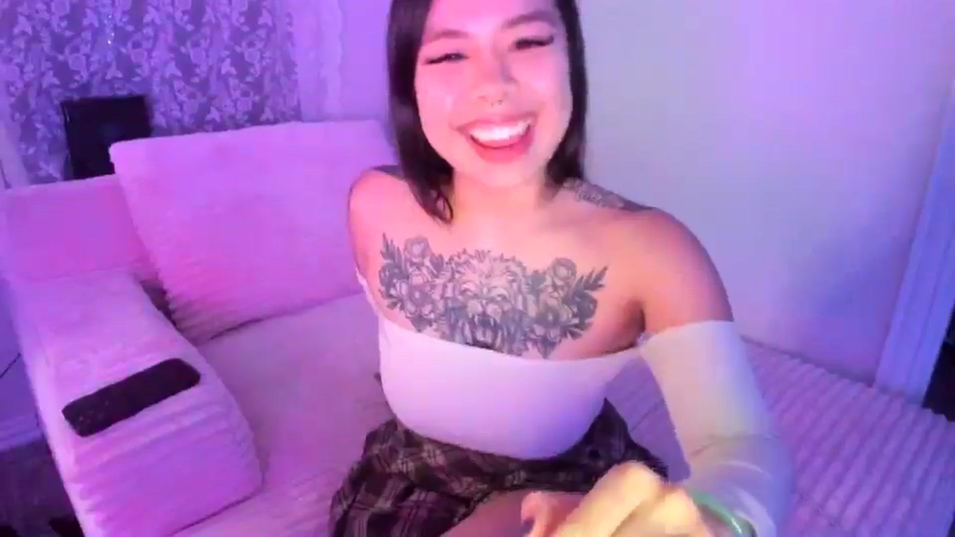 Gallery image thumbnail from dolllface's myfreecams stream on, 01/08/2026, 09:33 image 4 of 20