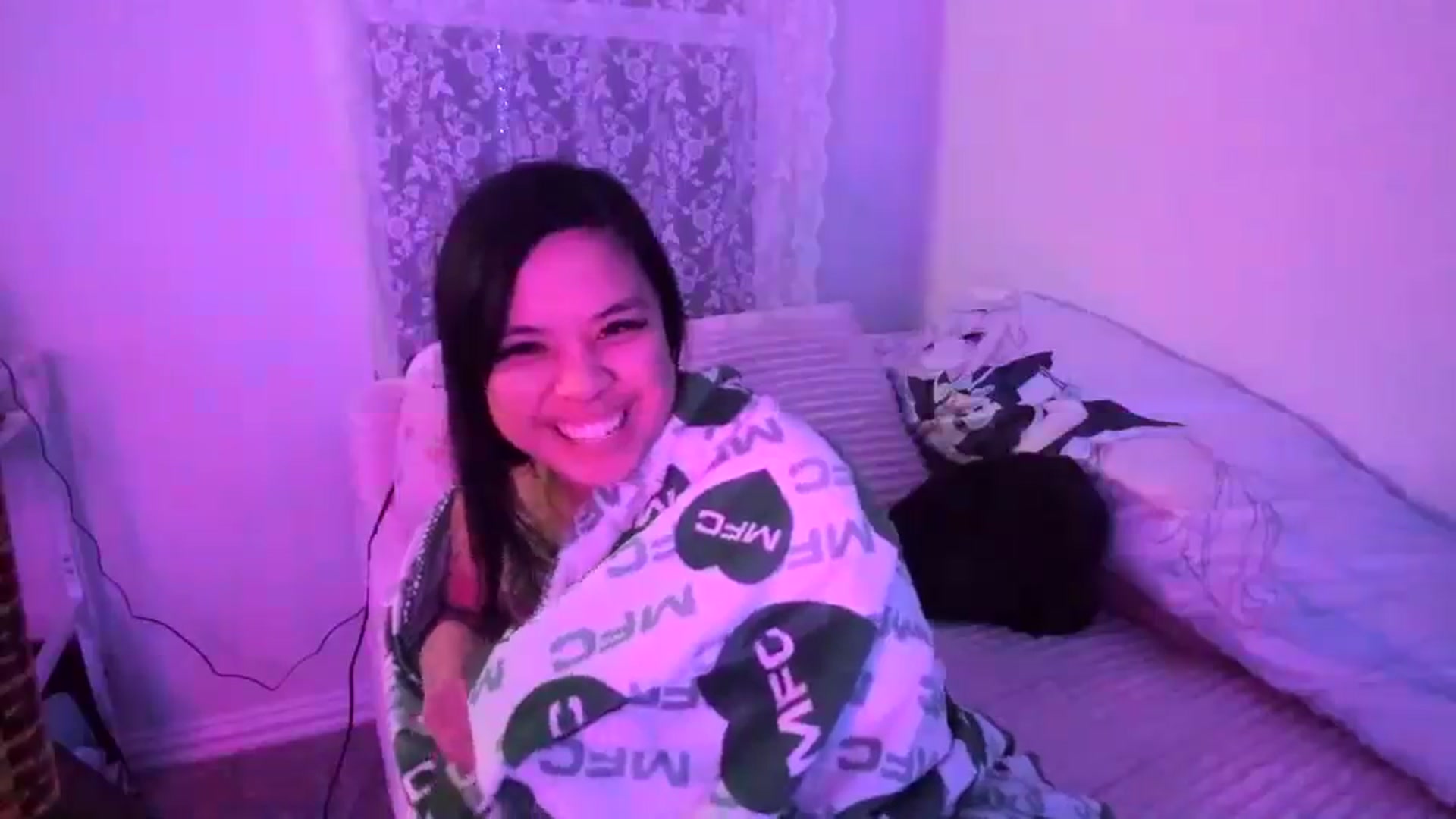 Gallery image thumbnail from dolllface's myfreecams stream on, 01/09/2026, 11:06 image 6 of 20