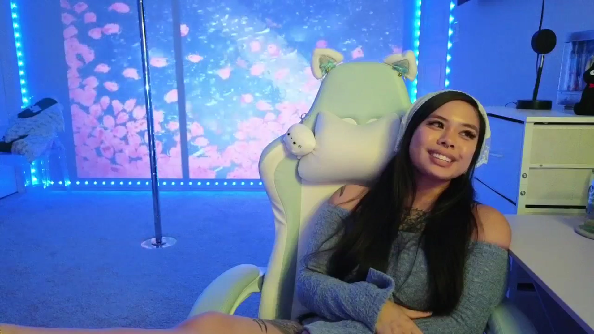 Gallery image thumbnail from dolllface's myfreecams stream on, 01/10/2026, 10:05 image 11 of 20