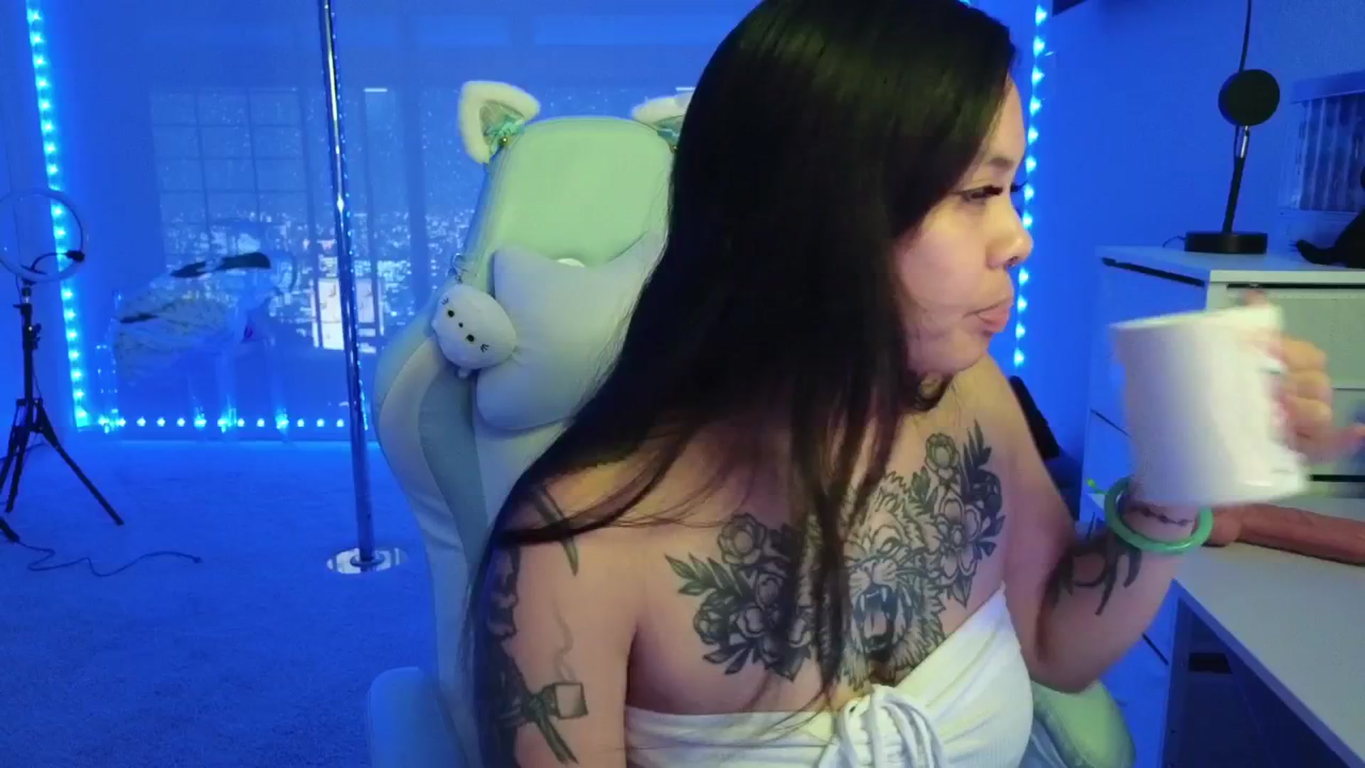 Gallery image thumbnail from dolllface's myfreecams stream on, 01/11/2026, 06:20 image 18 of 20