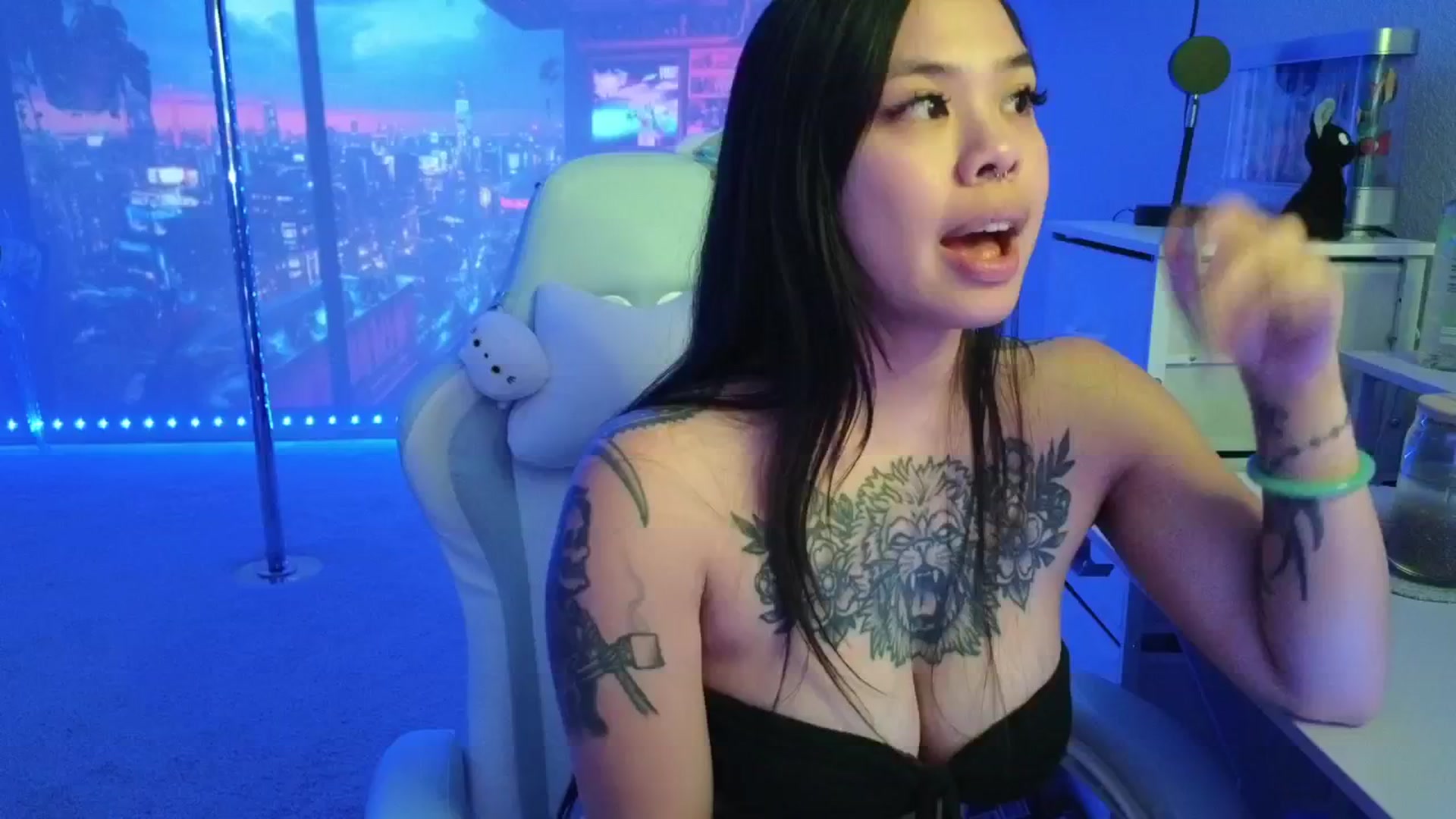 Gallery image thumbnail from dolllface's myfreecams stream on, 01/13/2026, 10:21 image 10 of 20