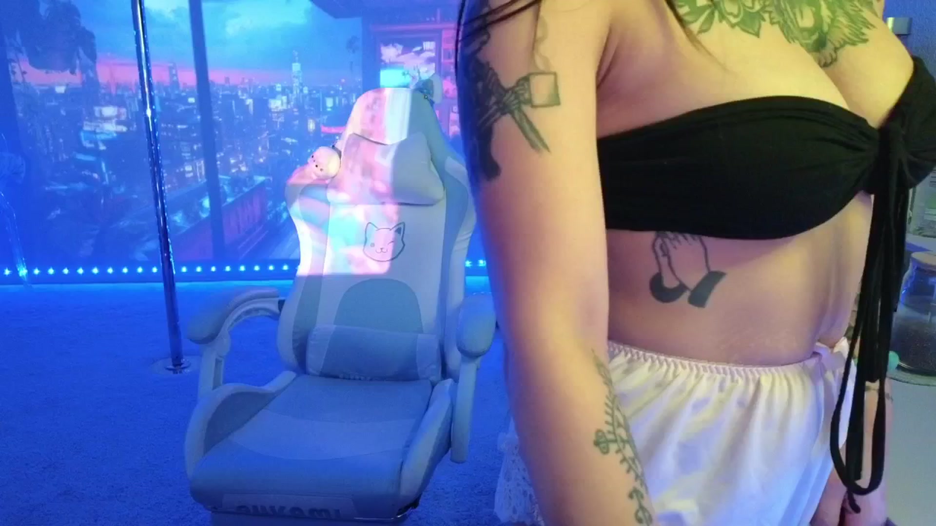 Gallery image thumbnail from dolllface's myfreecams stream on, 01/13/2026, 10:21 image 7 of 20