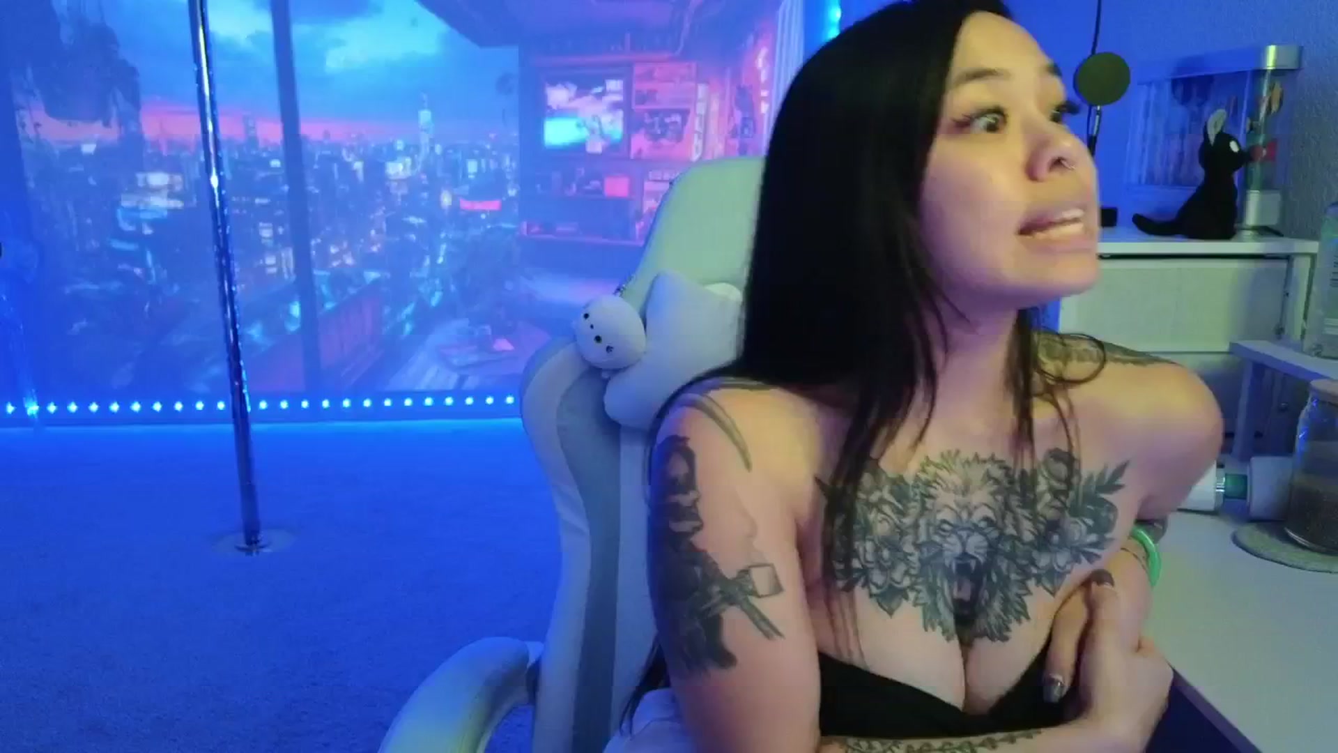 Gallery image thumbnail from dolllface's myfreecams stream on, 01/13/2026, 10:21 image 19 of 20