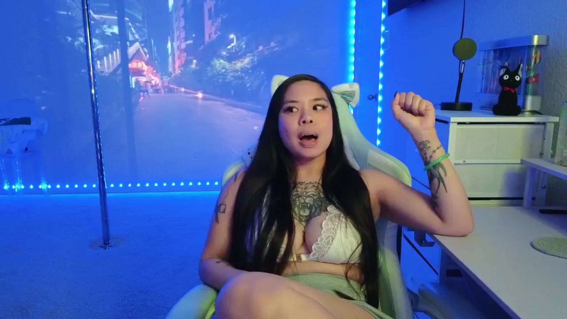 Gallery image thumbnail from dolllface's myfreecams stream on, 01/14/2026, 08:06 image 11 of 20