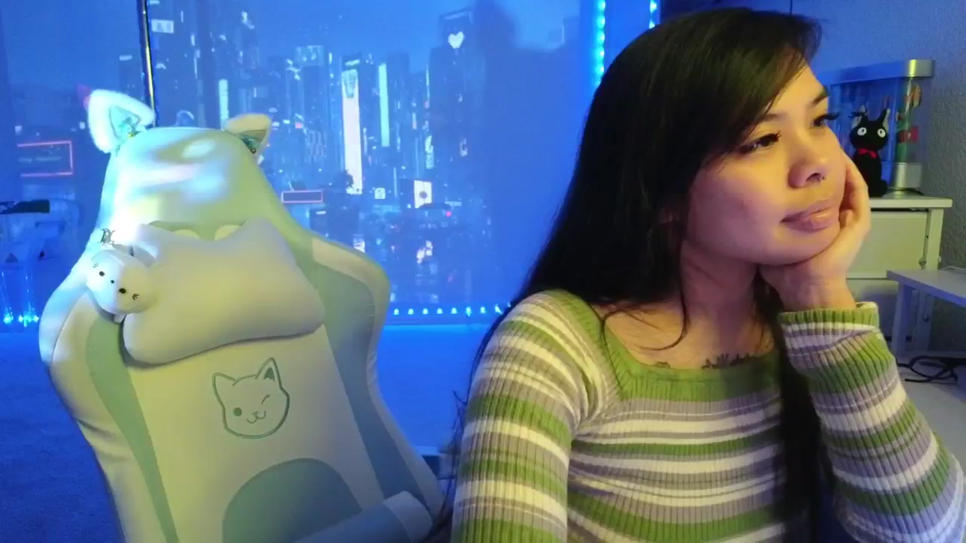 Gallery image thumbnail from dolllface's myfreecams stream on, 01/15/2026, 09:12 image 5 of 20