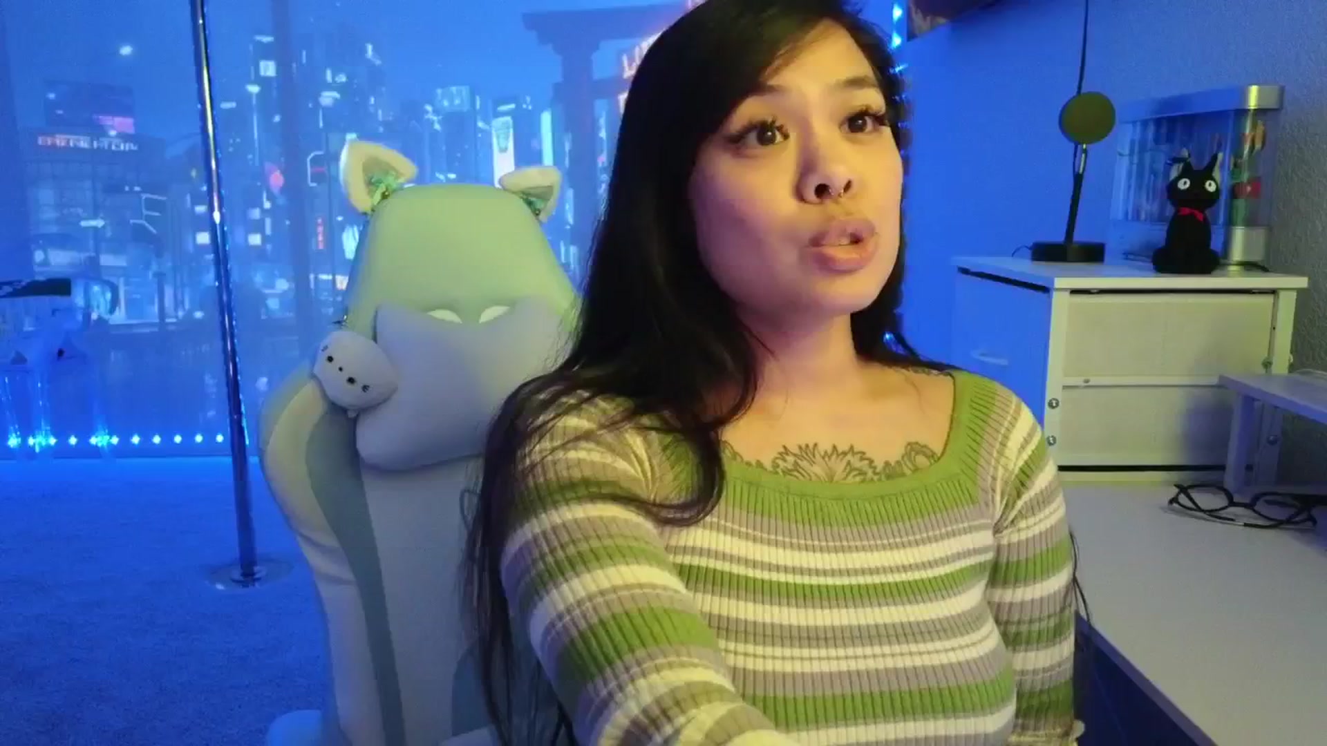 Gallery image thumbnail from dolllface's myfreecams stream on, 01/15/2026, 09:12 image 1 of 20