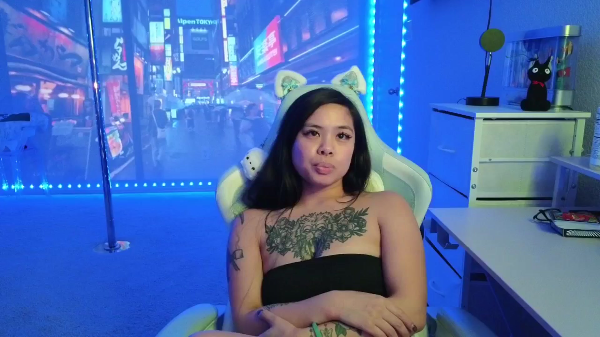 Gallery image thumbnail from dolllface's myfreecams stream on, 01/16/2026, 08:31 image 16 of 20