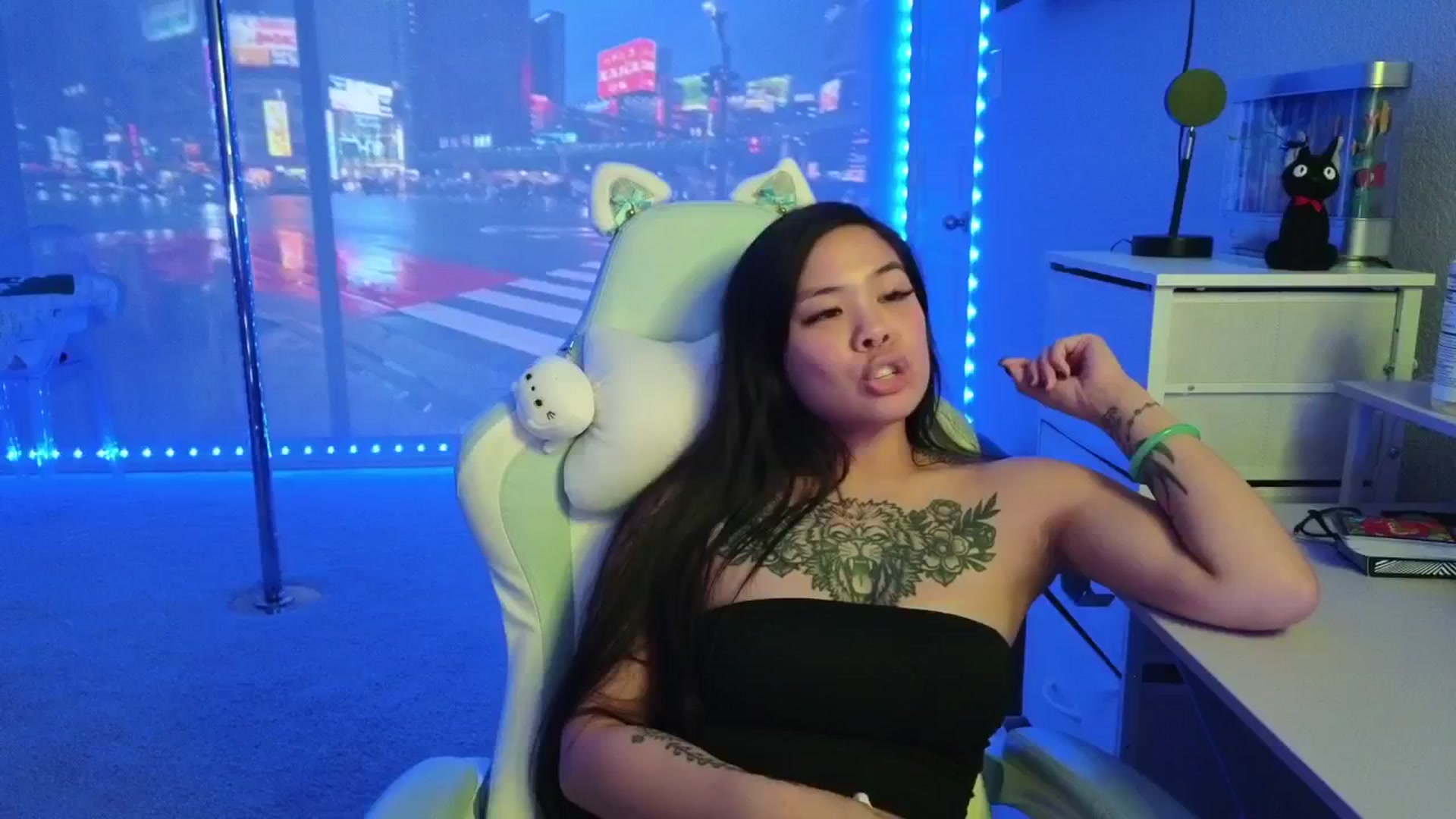 Gallery image thumbnail from dolllface's myfreecams stream on, 01/16/2026, 08:31 image 15 of 20