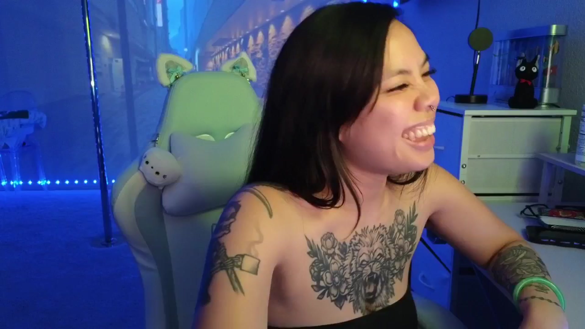 Gallery image thumbnail from dolllface's myfreecams stream on, 01/16/2026, 08:31 image 13 of 20