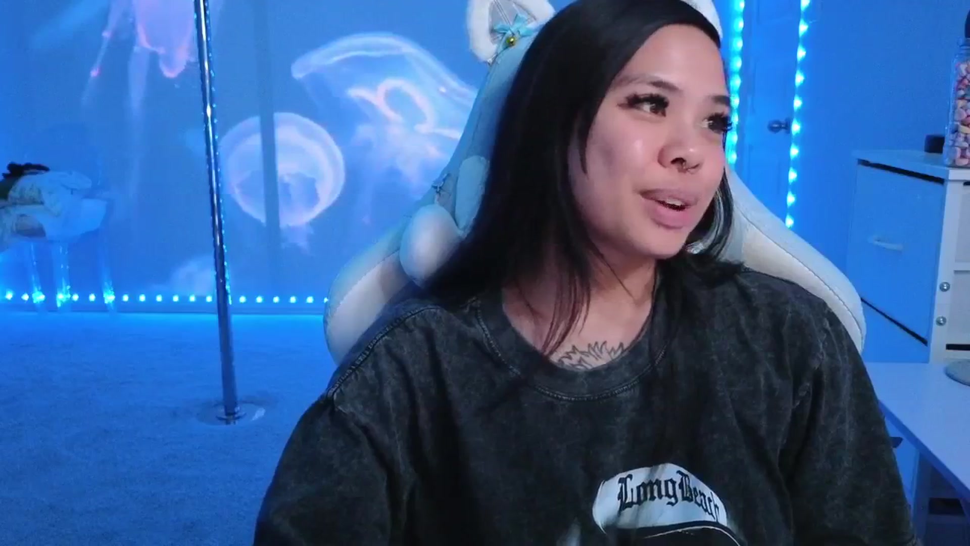 Gallery image thumbnail from dolllface's myfreecams stream on, 02/19/2026, 10:08 image 7 of 20