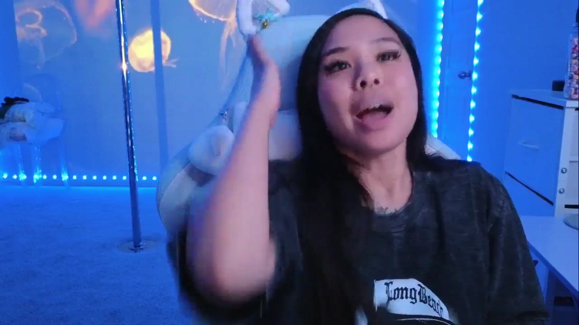 Gallery image thumbnail from dolllface's myfreecams stream on, 02/19/2026, 10:08 image 15 of 20