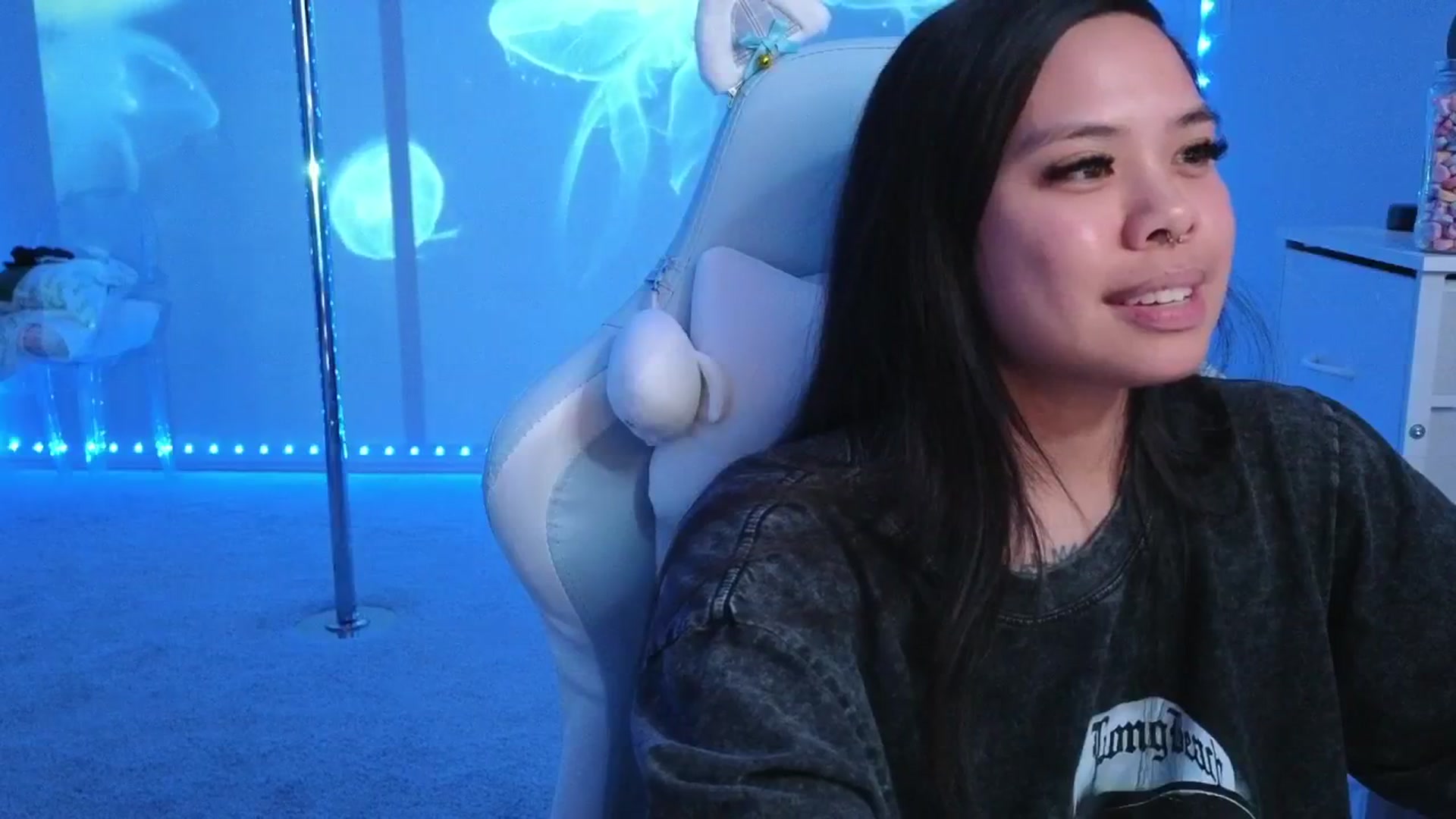 Gallery image thumbnail from dolllface's myfreecams stream on, 02/19/2026, 10:08 image 6 of 20