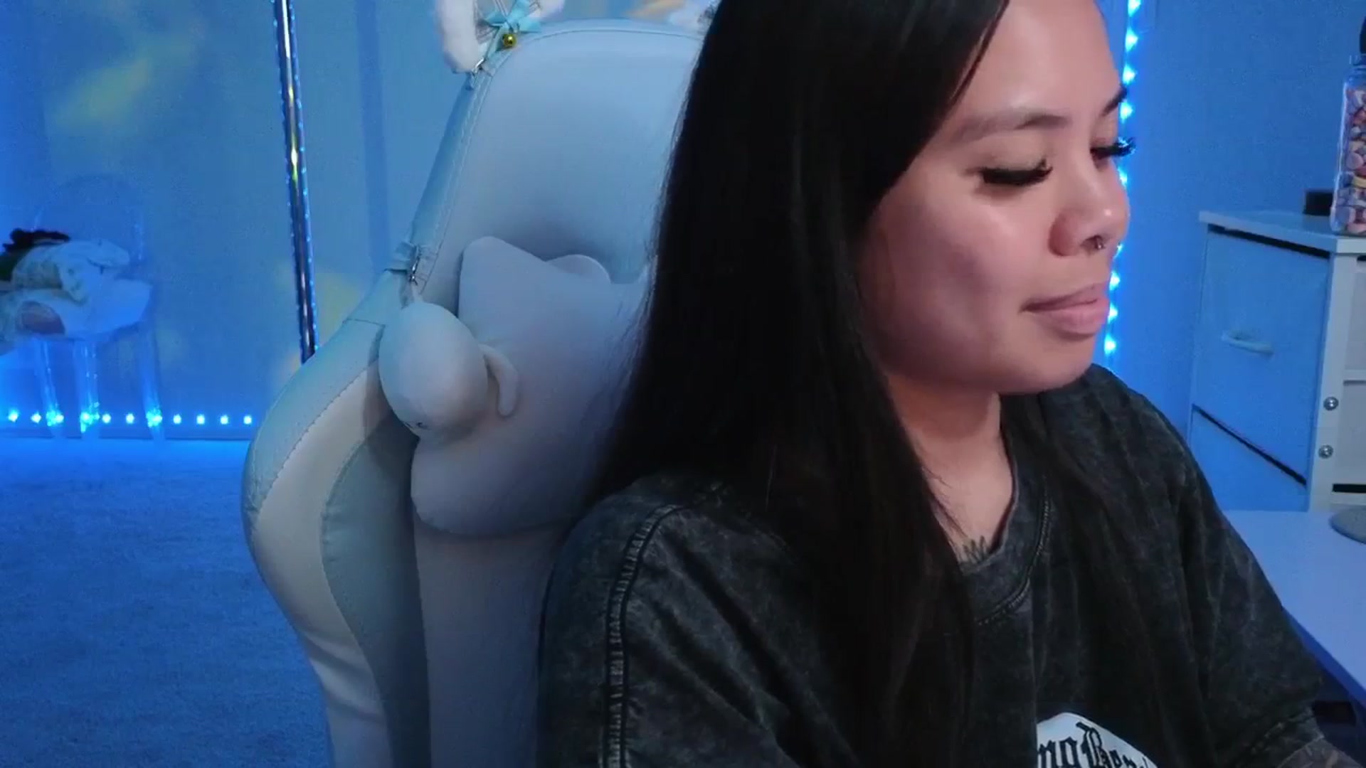 Gallery image thumbnail from dolllface's myfreecams stream on, 02/19/2026, 10:08 image 8 of 20