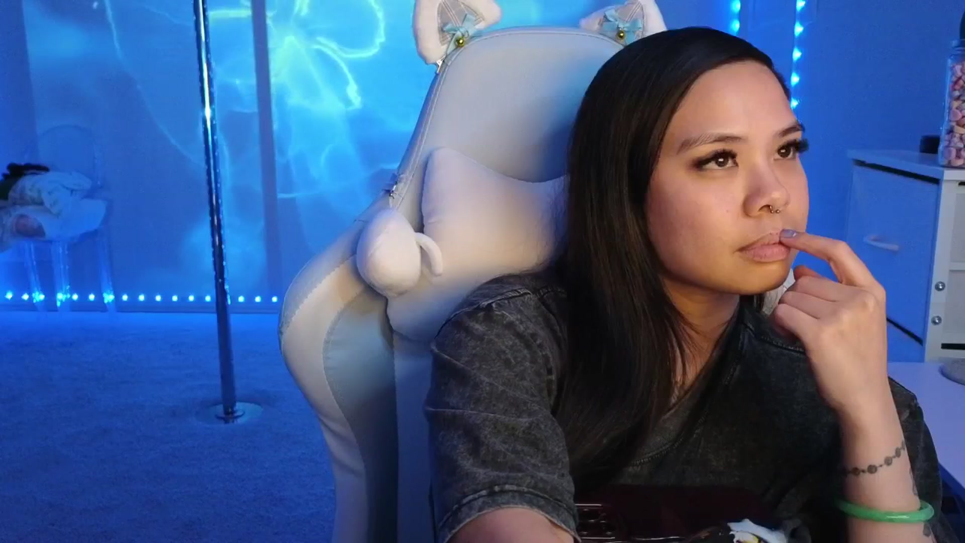 Gallery image thumbnail from dolllface's myfreecams stream on, 02/19/2026, 10:08 image 4 of 20