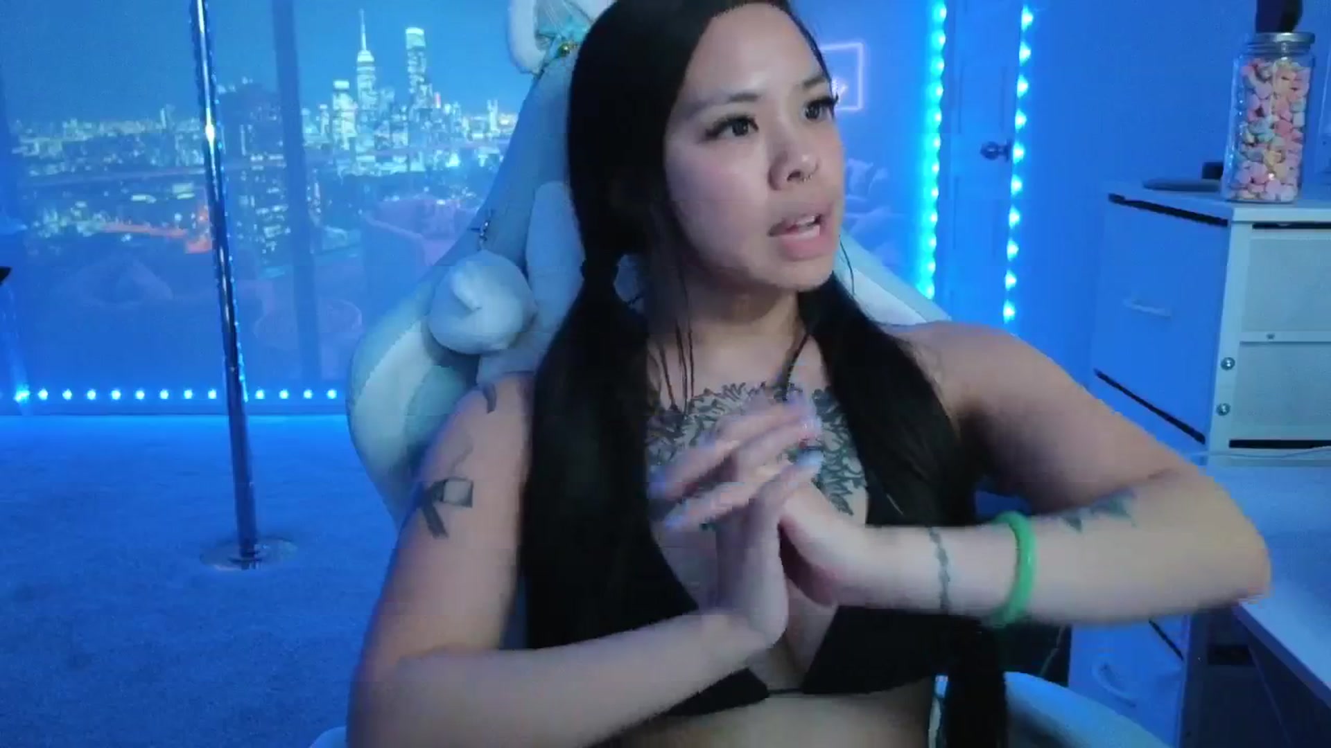 Gallery image thumbnail from dolllface's myfreecams stream on, 03/05/2026, 08:21 image 8 of 20