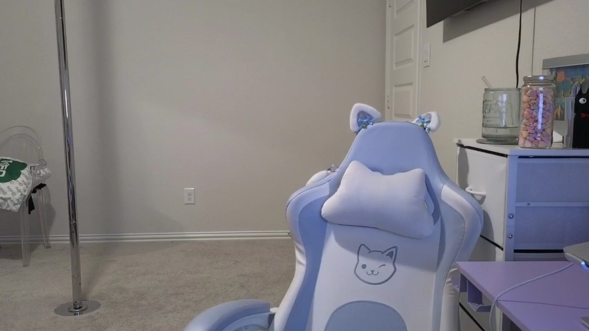Gallery image thumbnail from dolllface's myfreecams stream on, 03/09/2026, 02:27 image 18 of 20