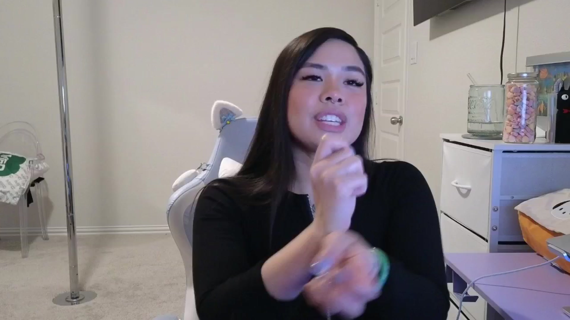 Gallery image thumbnail from dolllface's myfreecams stream on, 03/09/2026, 02:27 image 17 of 20