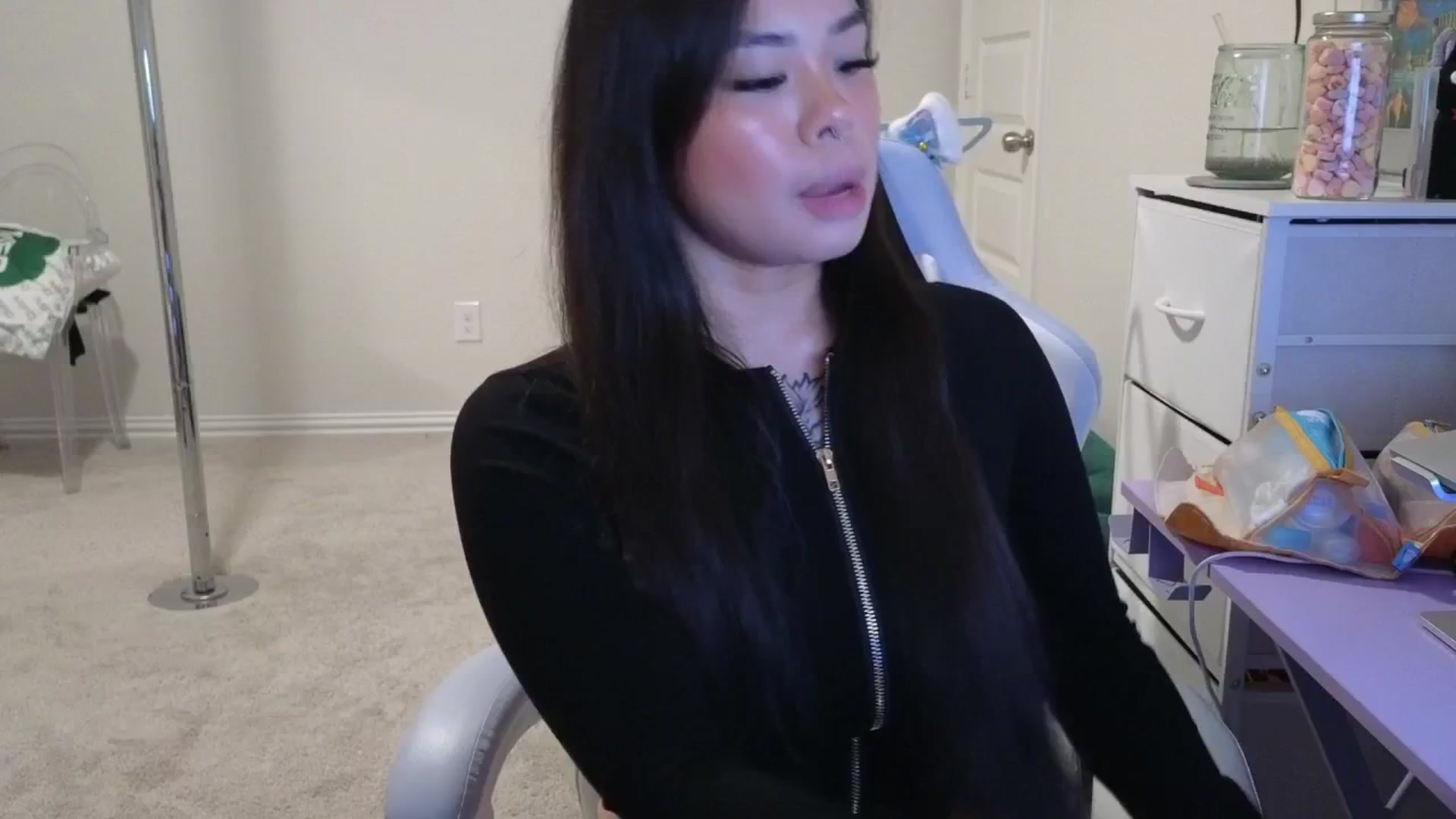 Gallery image thumbnail from dolllface's myfreecams stream on, 03/09/2026, 02:27 image 1 of 20