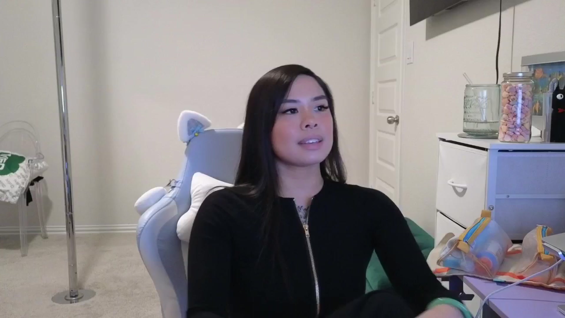 Gallery image thumbnail from dolllface's myfreecams stream on, 03/09/2026, 02:27 image 15 of 20